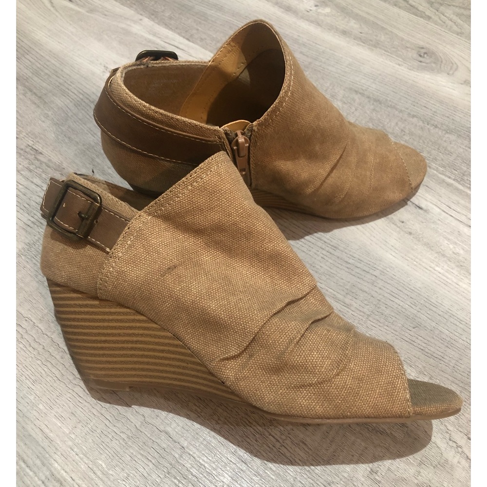 NWT Sugar Wedge Bootie Size 8